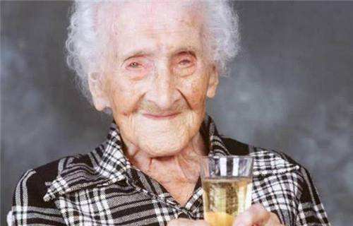 活到90岁的老人长寿秘诀(120岁长寿老人秘诀人人都可以做到)
