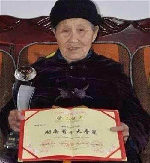 200岁夫妻长寿秘诀(100多岁老太太长寿秘诀)