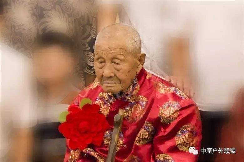 百岁的爷爷长寿秘诀(100多岁老太太长寿秘诀)