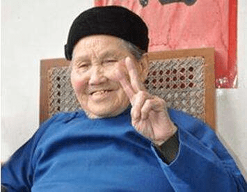 82岁奶奶长寿秘诀(100多岁老太太长寿秘诀)