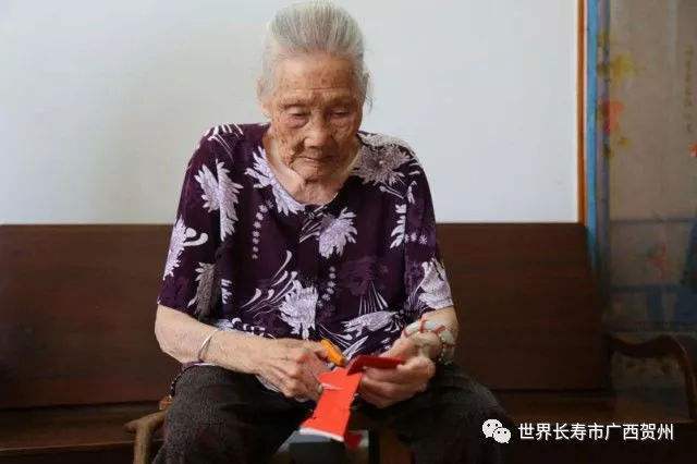 百岁老人长寿秘诀是什么(如何长命百岁长寿的秘诀是什么)