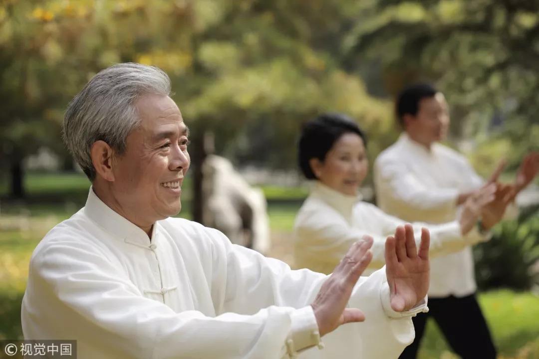 男人老年长寿的秘诀(老人长寿秘诀远离男人)