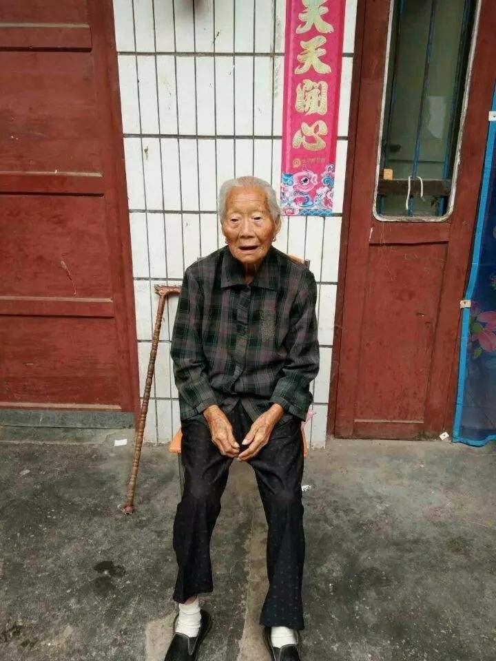 101岁老爷子长寿秘诀(1420名百岁老人长寿秘诀)