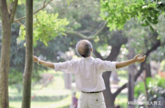 坚持运动是长寿的秘诀之一(运动是健康的源泉也是长寿的秘诀)