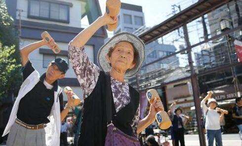 日本人有哪些长寿的秘诀(日本最长寿的老人长寿秘诀)