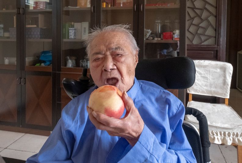 102岁爷爷长寿秘诀(104岁老奶奶长寿秘诀)